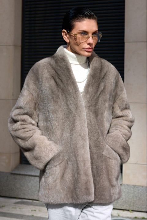 Chaqueta corta de visón gris