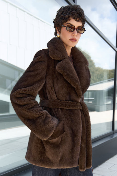 Cappotto corto in visone con cintura