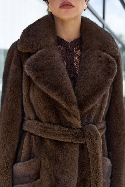 Cappotto corto in visone con cintura