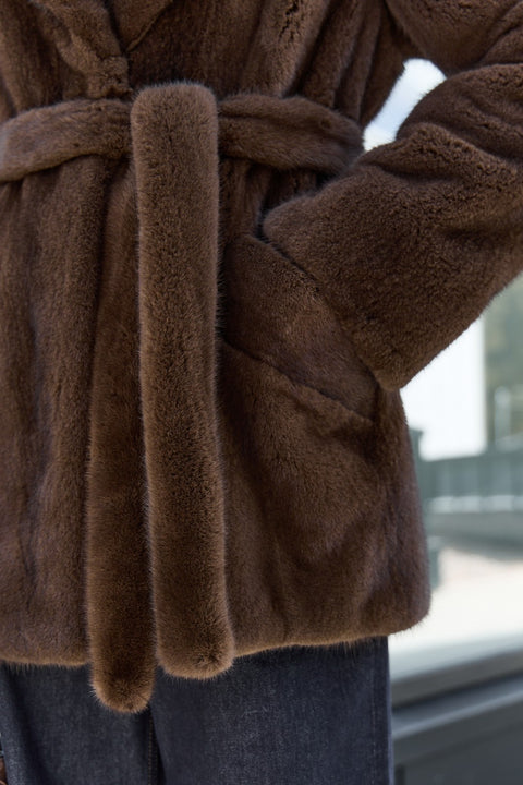 Cappotto corto in visone con cintura