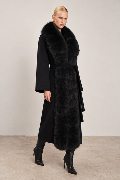Cappotto nero in cashmere con pelliccia