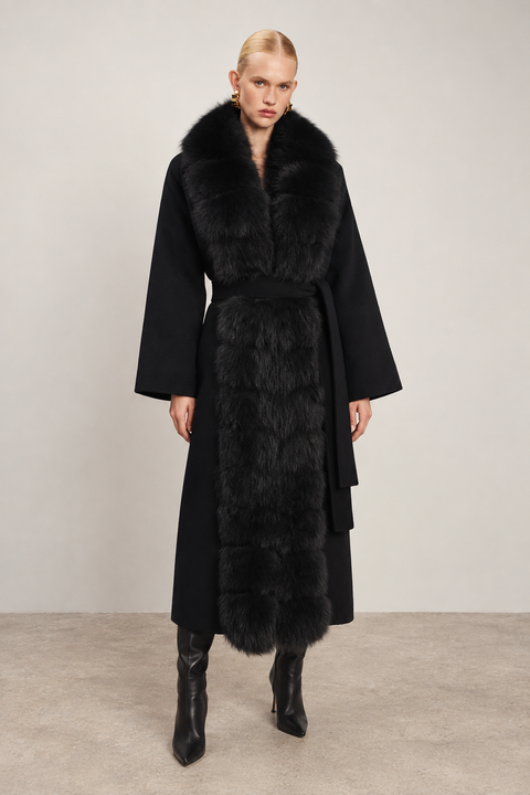 Cappotto nero in cashmere con pelliccia